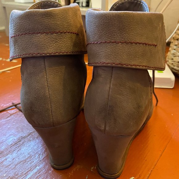 TESORI Oxford Wedge Ankle Bootie 8.5 - Picture 2 of 5